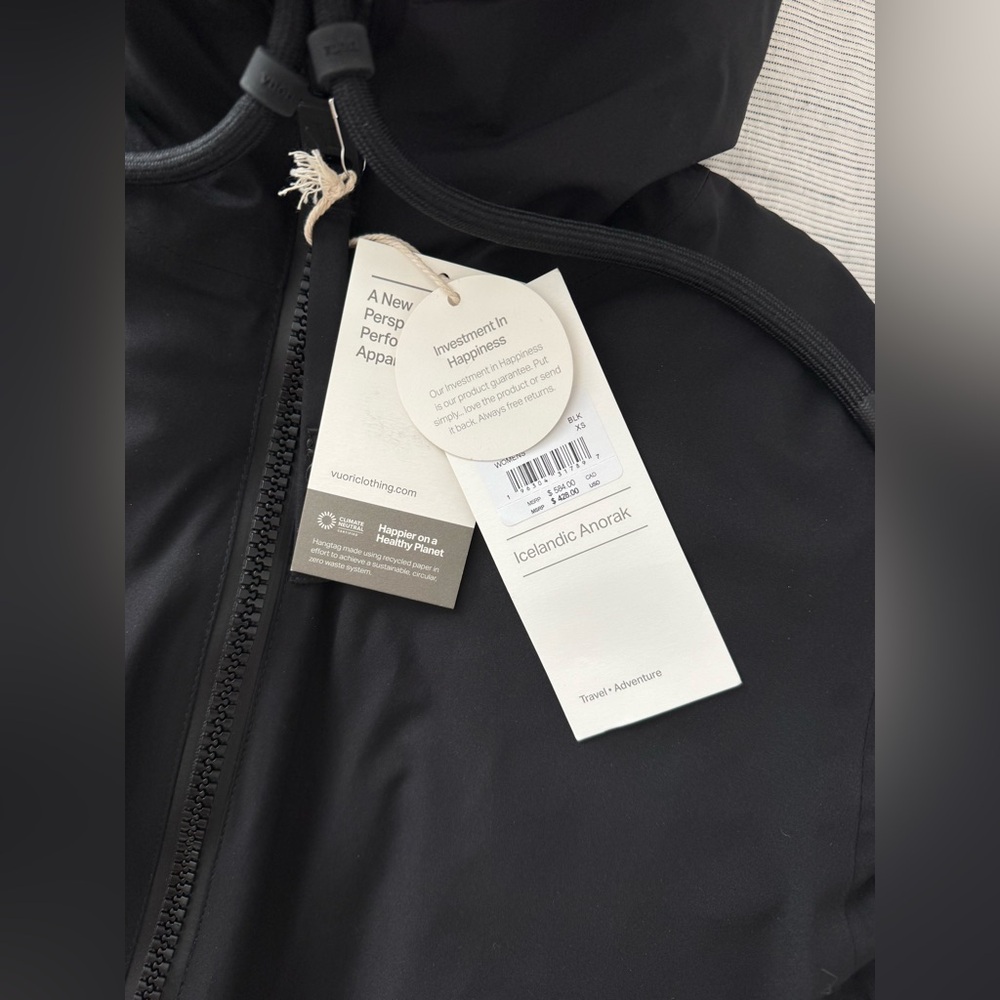 Vuori Women's Black Ski Anorak - Picture 3 of 14